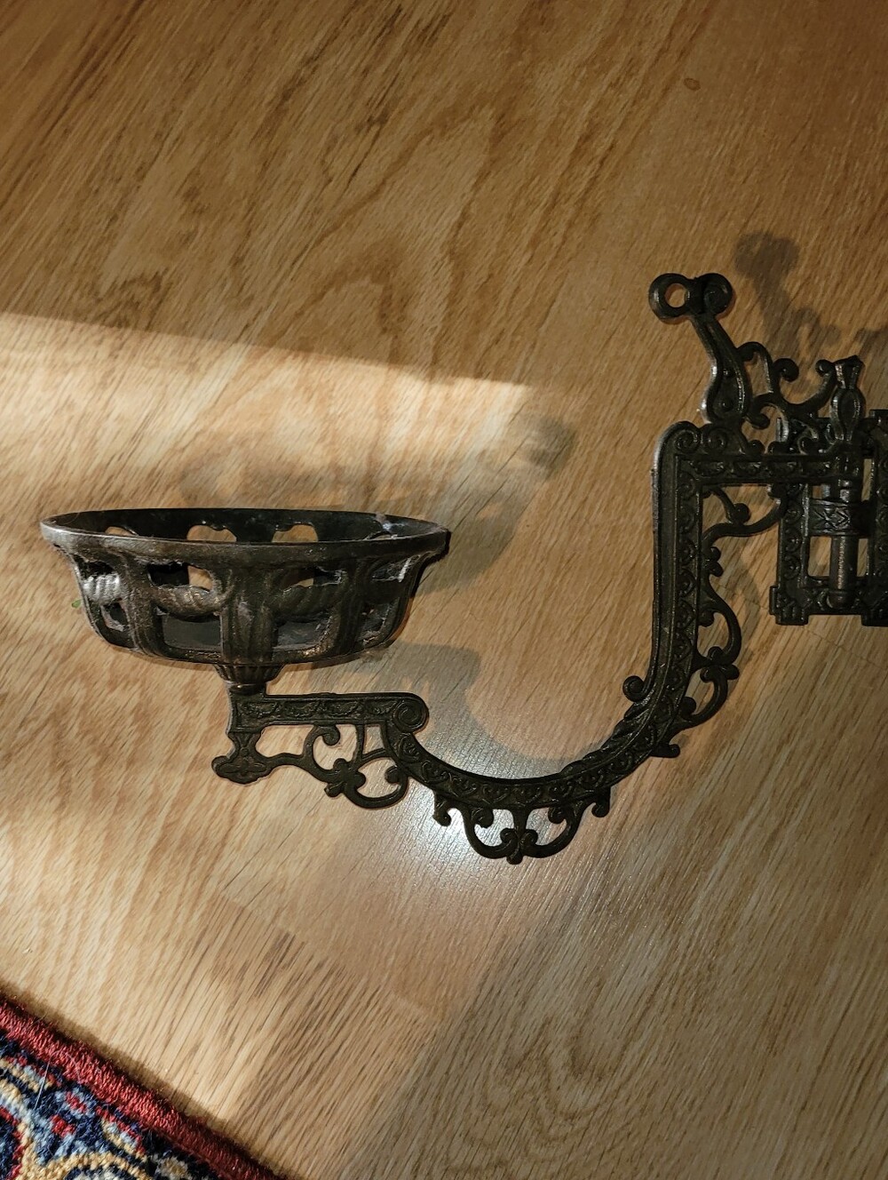 Vintage Lamp Holder - Picture 2 of 13